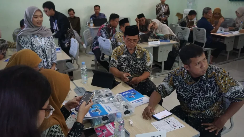 Implementasi Sekolah Model MTs Negeri 1 Klaten dengan Media Pembelajaran Koding Menengah Artec